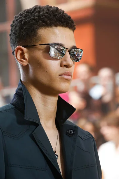 Look 60